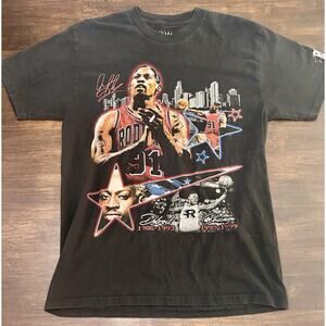 Dennis Rodmans Shades Men’s Black T Shirt Chicago Bulls Size M Unisex
